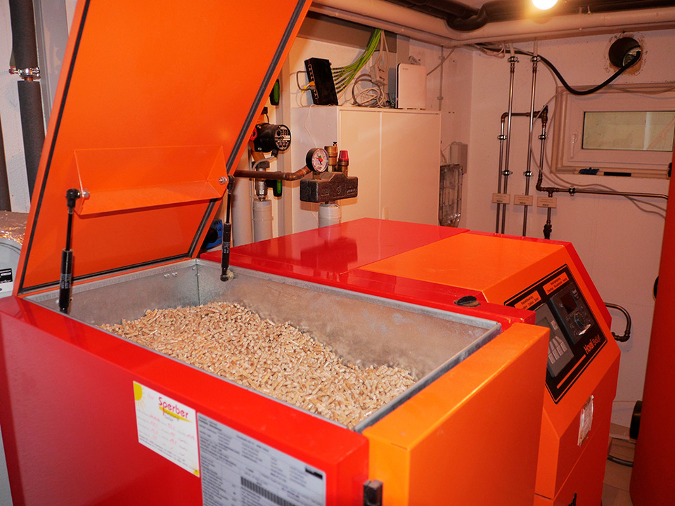 Palletheizung2 bei Bernhard Scheller Elektro- u. Gebäudetechnik in Prosselsheim